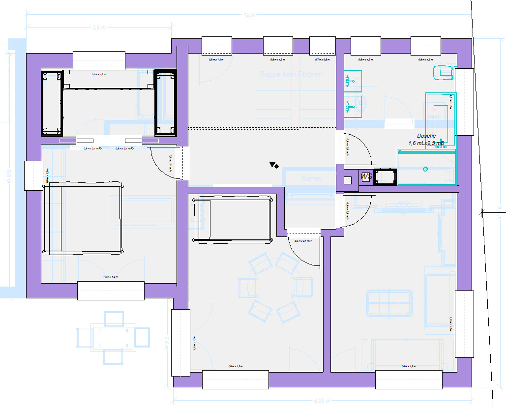 Grundriss eines Apartments: zwei Schlafzimmer links, Wohnbereich, Küche, Bad mit Dusche, Kamin.