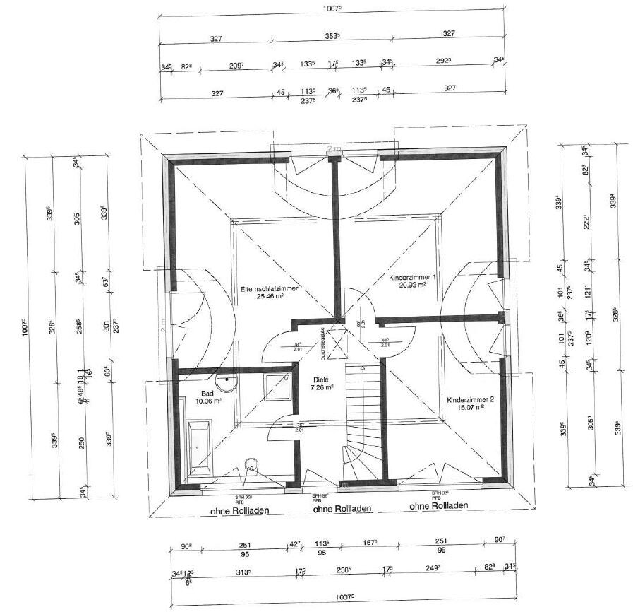 Grundriss eines Etagenplans mit Elternschlafzimmer, zwei Kinderzimmern, Diele, Bad und Treppe.