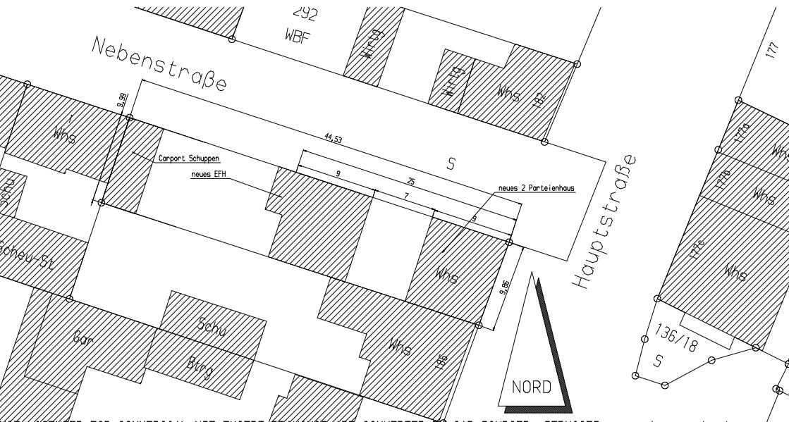 Lageplan eines Baugebietes mit Nebensstraße, Hauptstraße, EFH und 2-Parteienhaus.