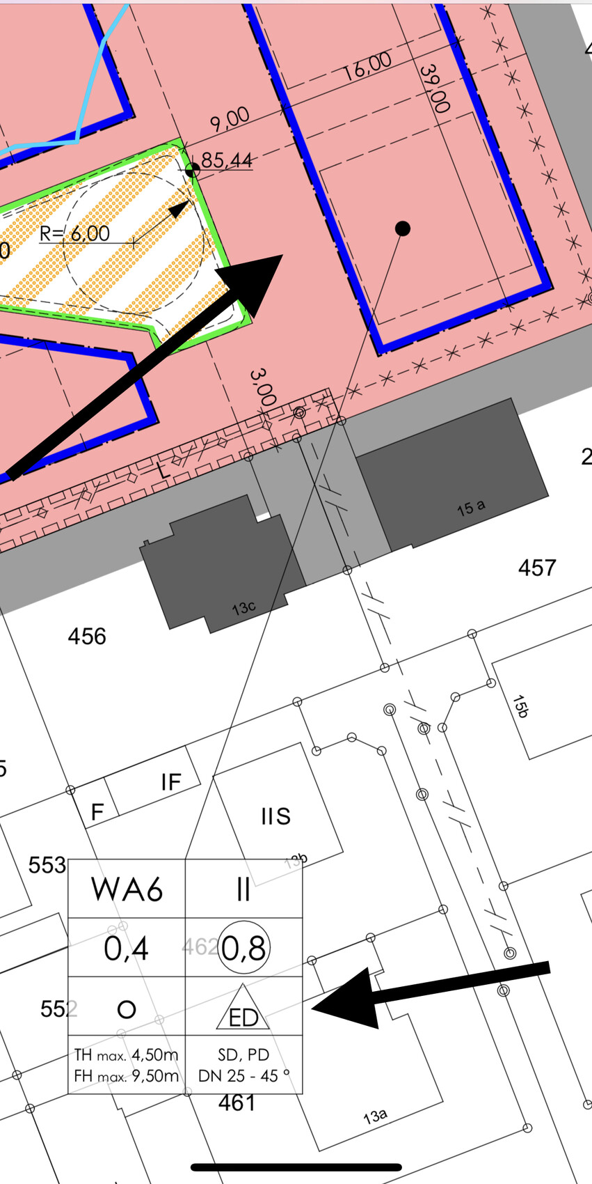 Bauplan: rosa Fläche mit blauer Umrandung, grün begrenzte schraffierte Fläche, Pfeil zeigt.