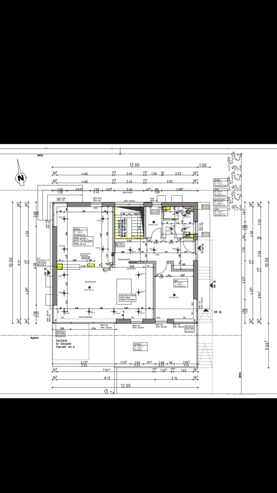 Grundriss eines Gebäudes mit Maßen, Wänden, Türen und Treppen.
