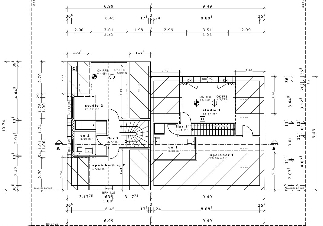 Grundriss eines Gebäudes: Studio 1, Studio 2, Flur, Speicher, Treppe, mit Maßen.