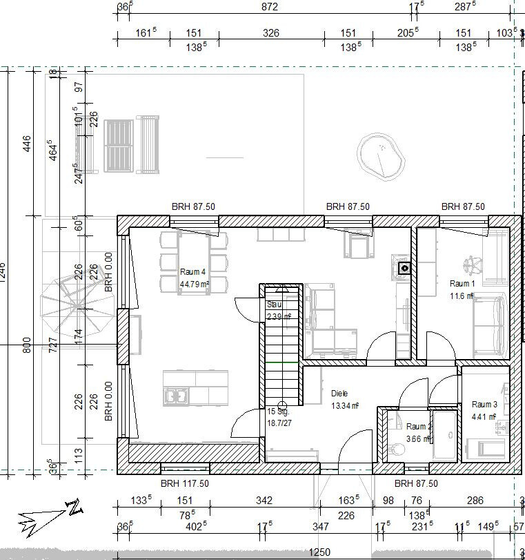 Grundriss eines Wohnhaus-Erdgeschosses mit Wohnzimmer, Küche, Diele und Treppe.