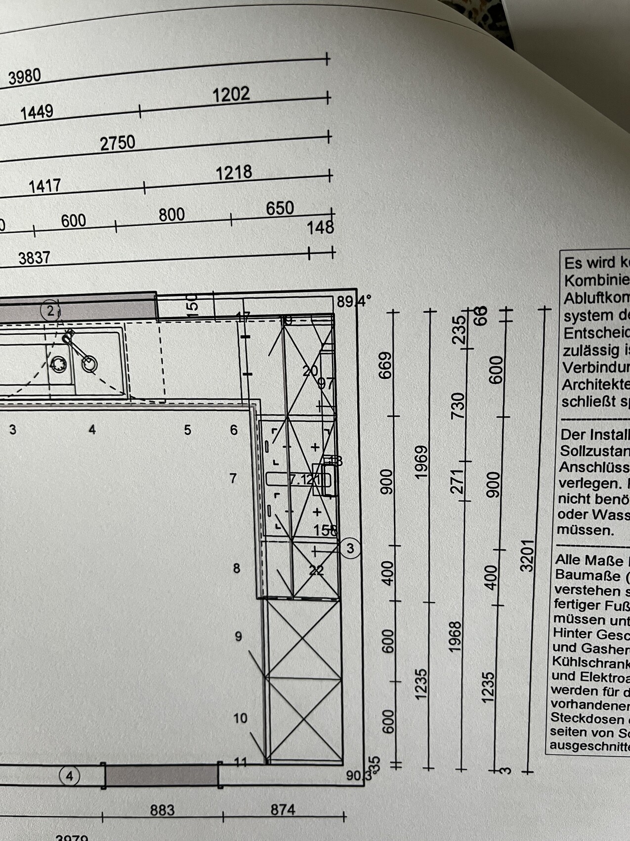 Detaillierter Grundriss: Bauplan mit Maßlinien, Raumnummern 1–11 und Stahlträgern.