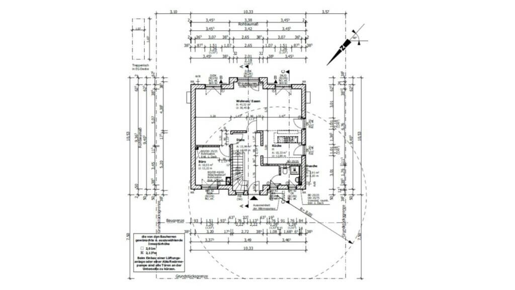 Architektur-Grundriss eines Wohnhauses mit Innenräumen, Türen, Treppen und Maßangaben