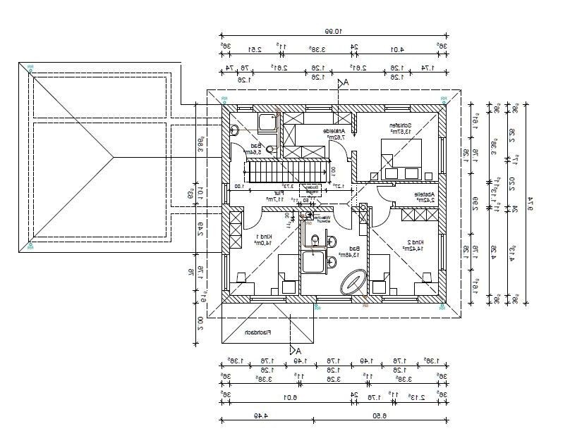 Detaillierter Grundriss eines Hauses: Innenräume, Treppenhaus, Türen und Maße.