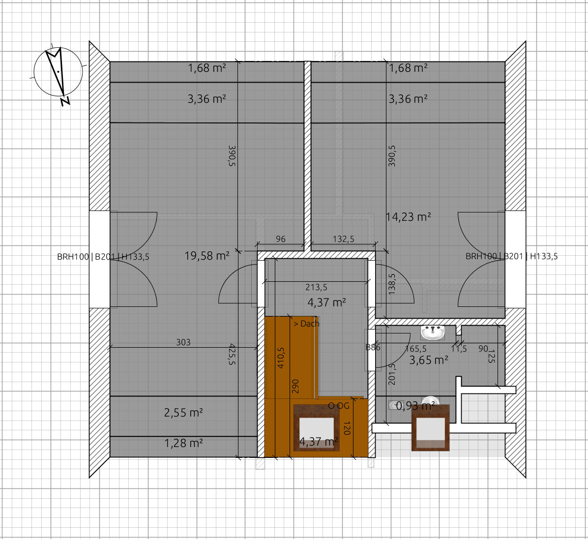 Grundriss eines Gebäudeteils: zwei große Räume, zentraler Treppen-/Schachtbereich, Badezimmer.