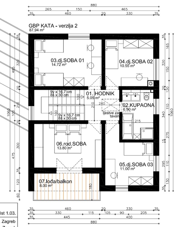 Grundriss eines Wohnhauses mit Schlafzimmern, Wohnzimmer, Flur, Bad und Balkon.
