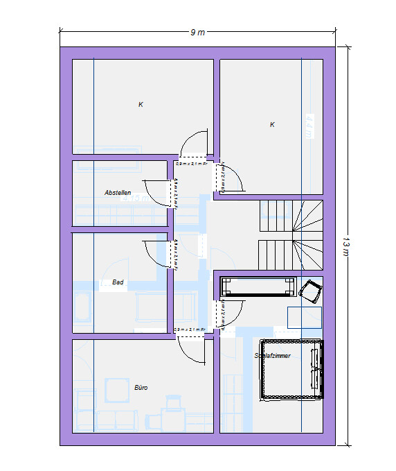 Grundriss eines rechteckigen Hauses: zwei große Zimmer (K), Büro, Bad, Abstellraum, Schlafzimmer.