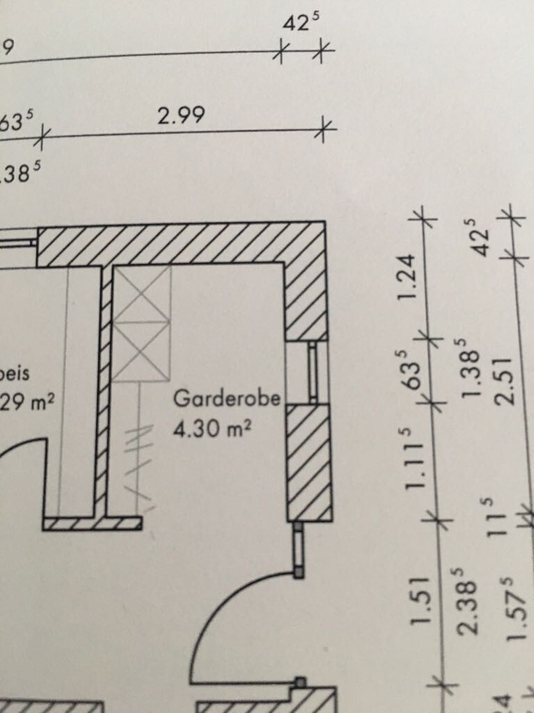 2D-Grundriss eines Hauses mit Garderobe 4,30 m² und Maßlinien