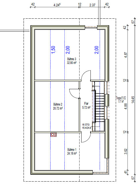 Grundriss eines Stockwerks mit drei Bühnenräumen (Bühne 1–3), Flur und Treppe.