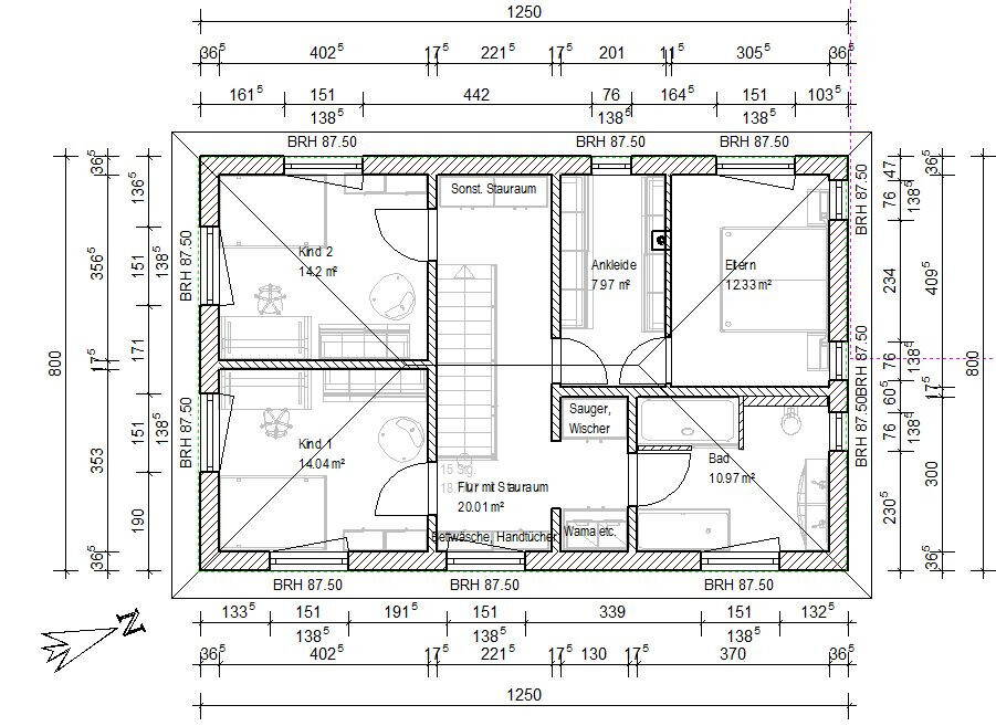 Grundriss eines Hauses mit Elternschlafzimmer, zwei Kinderzimmer, Bad, Flur und Stauraum.