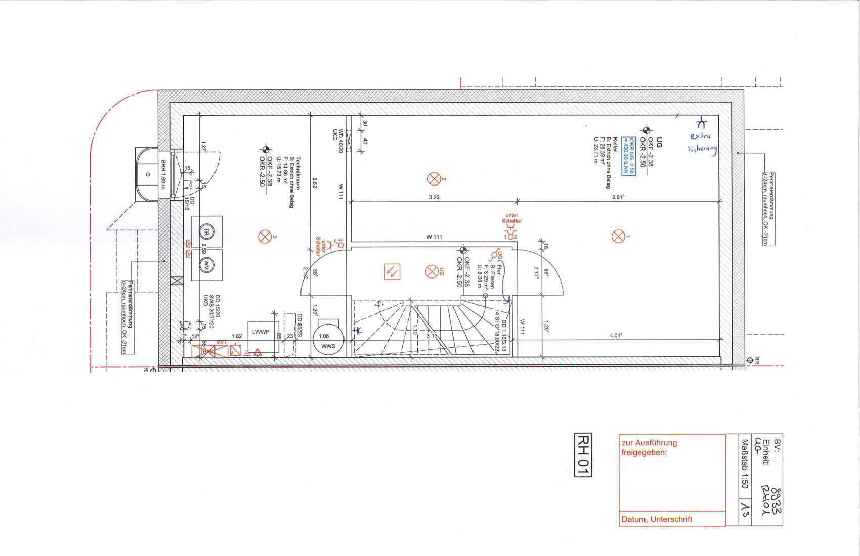 Grundriss eines Innenraumplans mit Treppen, Türen, Maßen und Symbolen.