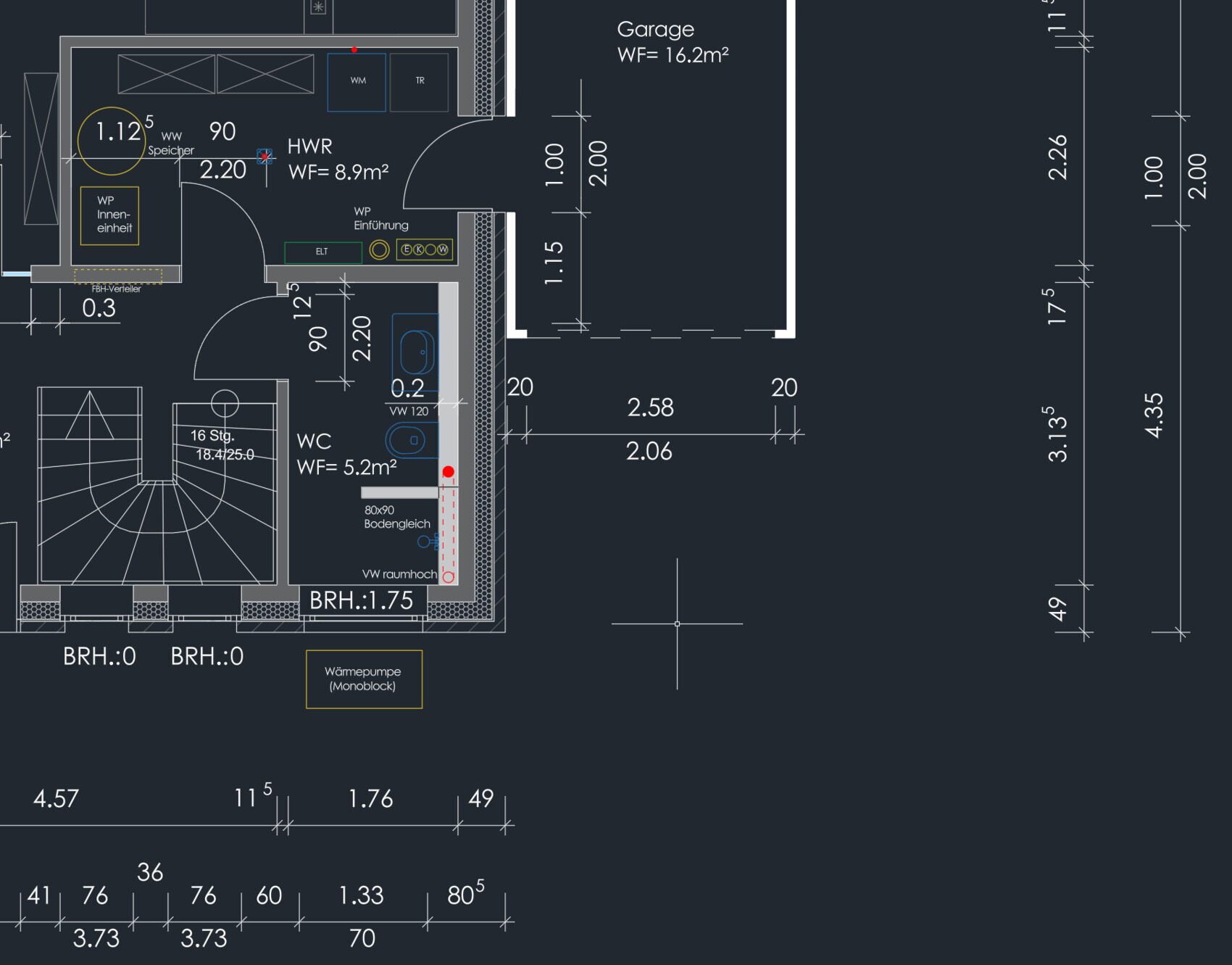 Detaillierter Grundrissplan eines Hauses mit Maßen und Treppen