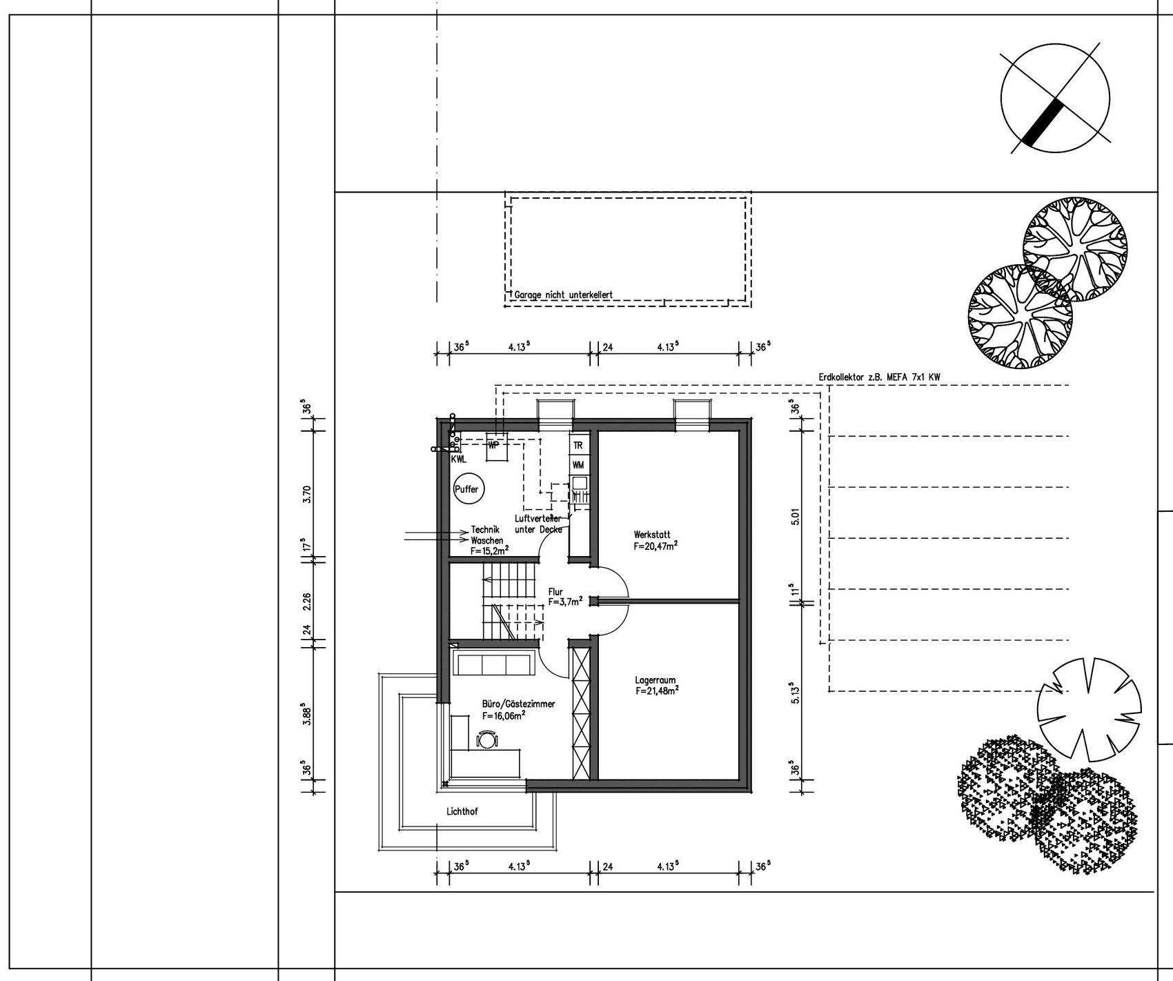 Grundriss eines Gebäudes: Werkstatt, Büro, Flur; Außenbereich mit Bäumen.