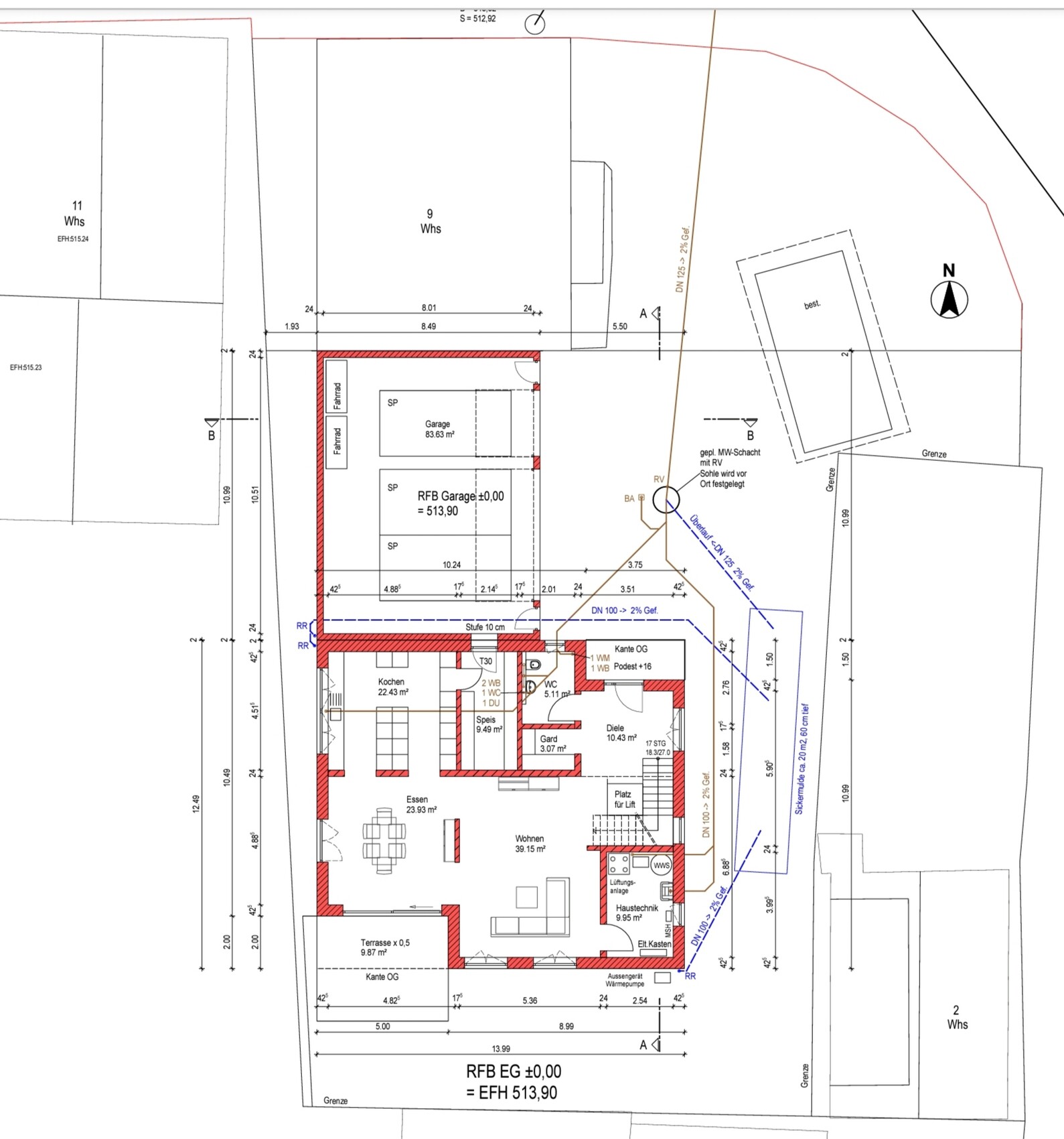 Detaillierter Bauplan eines Gebäudes: Grundriss mit Zimmern, Maßen und roten Wänden.