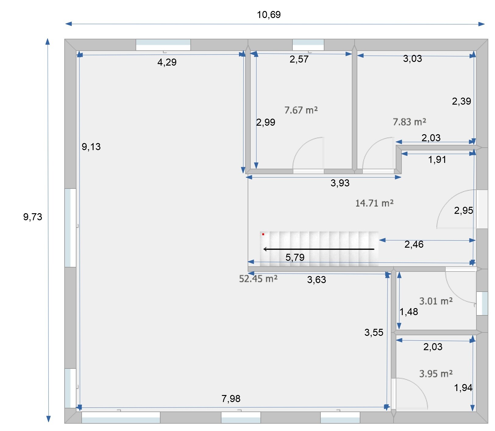 Grundriss einer Wohnung mit mehreren Zimmern, Türen, Treppen und Maßangaben in Metern.
