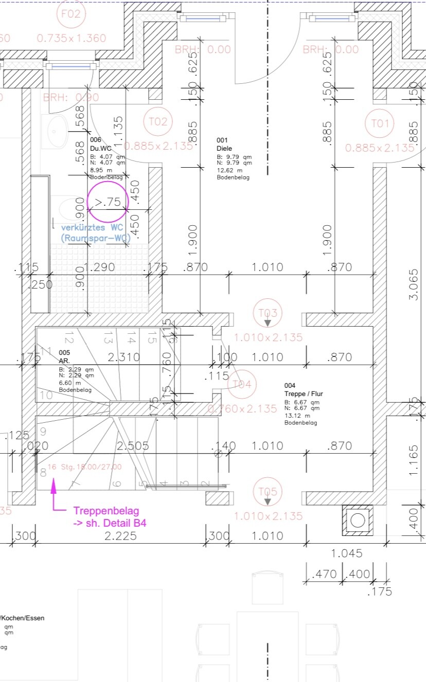 Grundriss eines Gebäudeteils mit Räumen, Türen, Treppen und Maßen.