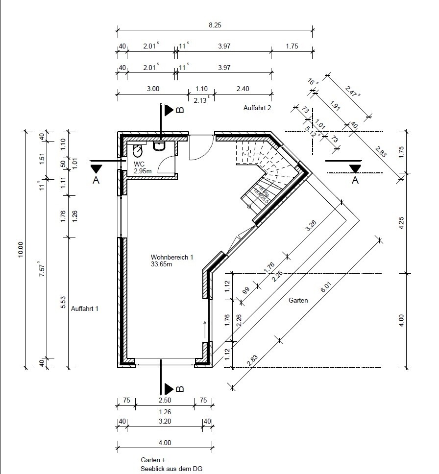 Detaillierter Grundriss eines Hauses mit Wohnbereich und Garten