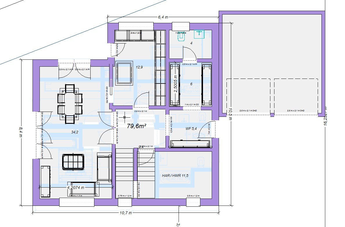 Grundriss eines Hauses: mehrere Räume, Möbel, Türen, Maße in Metern, violette Wände.