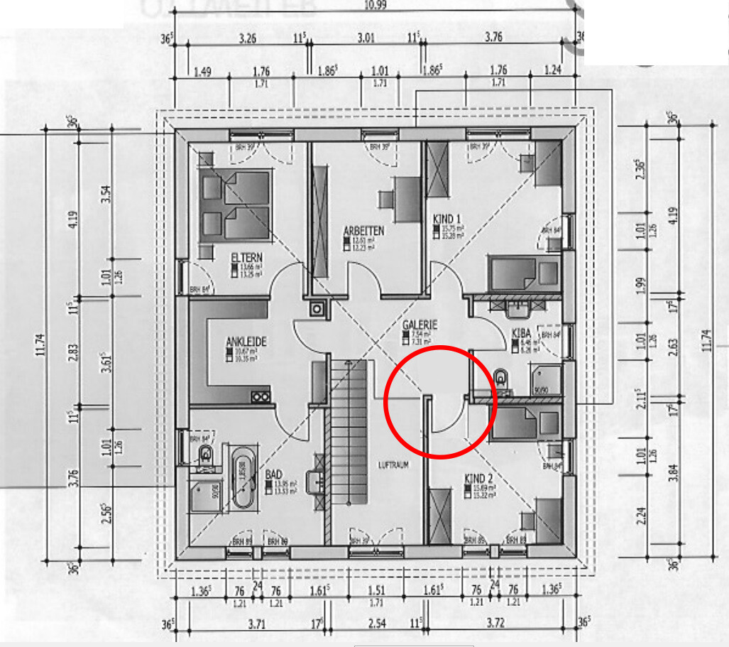 2D-Grundriss eines Hauses mit mehreren Zimmern und rotem Kreis um den Türbereich