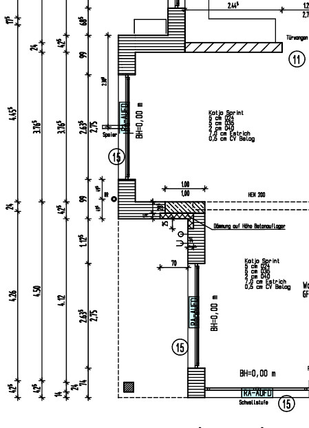 Architektur-Detailplan eines Gebäudeteils mit Treppe, Wänden und Maßlinien.