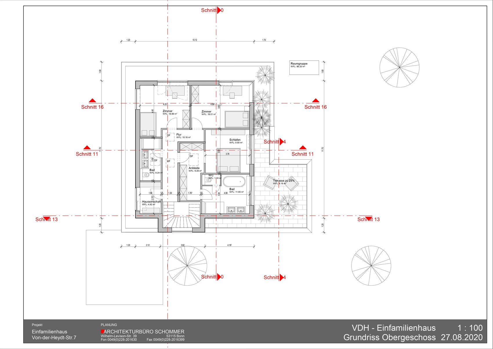 Grundriss Obergeschoss: Schlafzimmer, Zimmer, Flur, Bad, Terrasse.