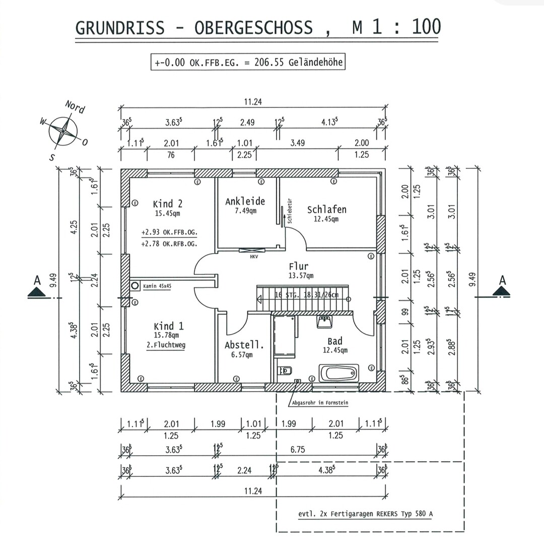 Grundriss Obergeschoss: Flur, Schlafen, Ankleide, 2 Kinderzimmer, Bad, Abstellraum (1:100).