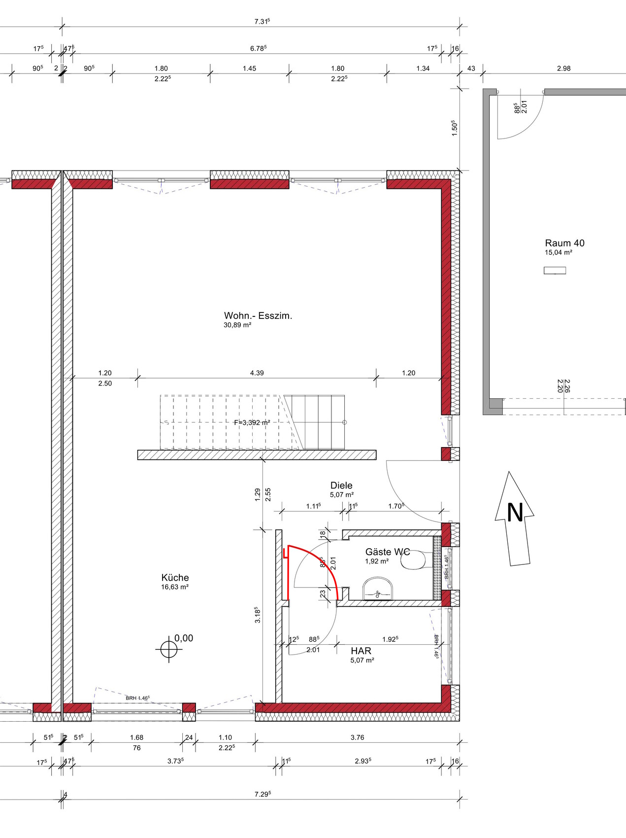 Grundriss eines Hauses: Küche, Wohn-/Esszimmer, Diele, Gäste-WC, HAR, Treppe.