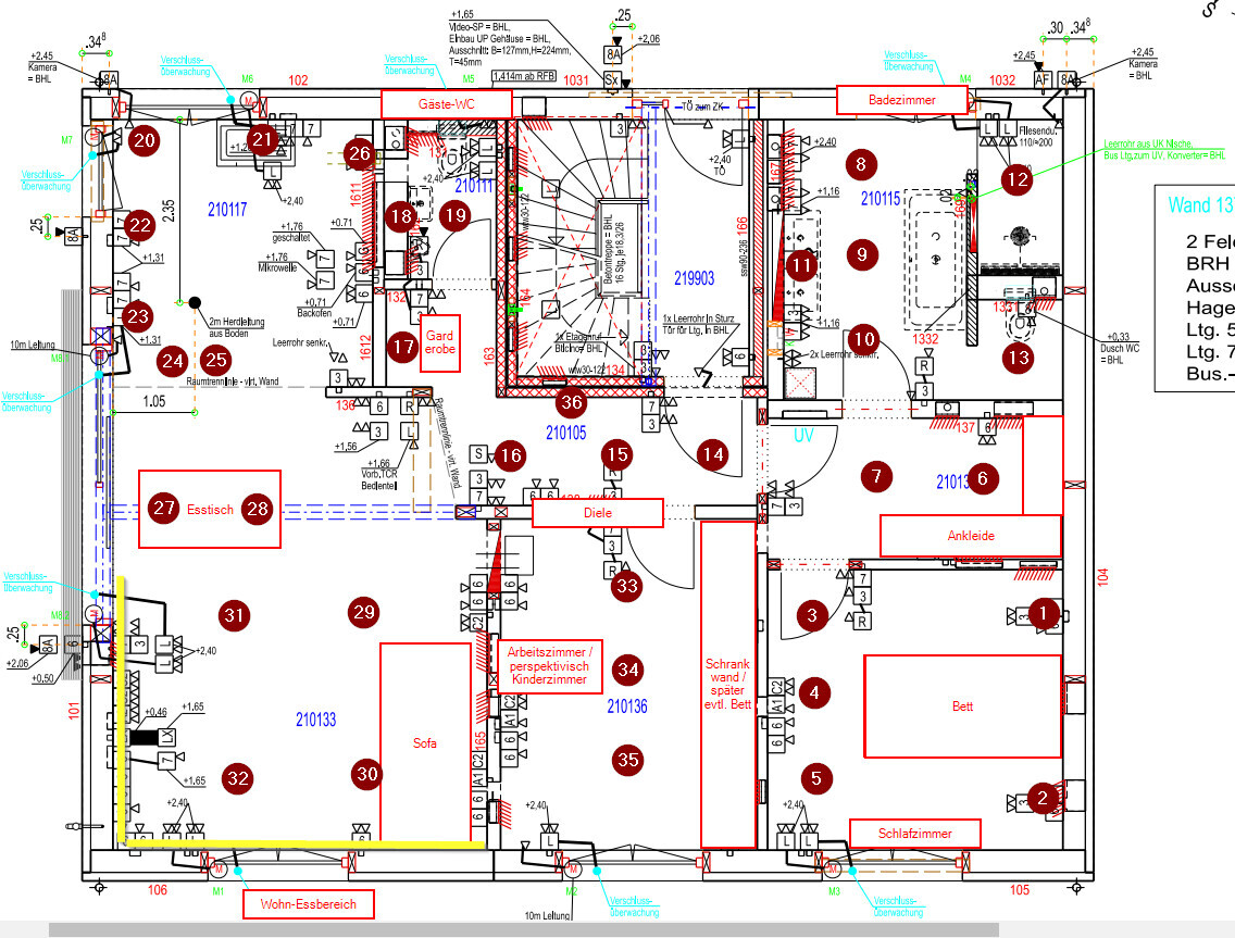 Detaillierter 2D-Grundriss einer Wohnung mit Räumen, Möbeln und Türen.