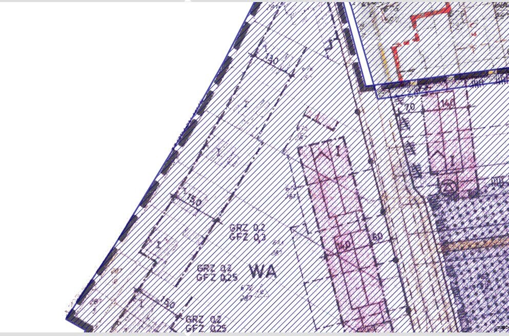 Architektonischer Dachplan mit Maßlinien, diagonaler Schraffur und Markierungen.
