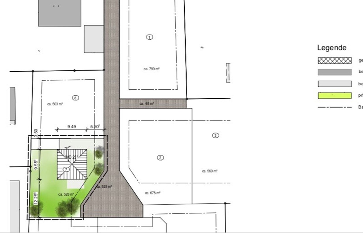 Lageplan eines Baugrundstücks mit Grünfläche, Treppenhaus und angrenzenden Parzellen