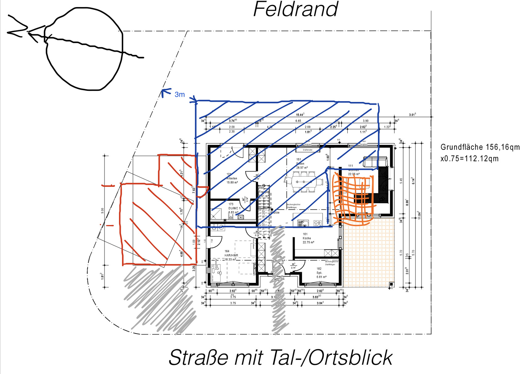 Grundriss eines Hauses mit farblich markierten Bereichen in Blau, Rot und Orange.