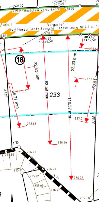 Parzelle 233/18 auf Katastralkarte mit Grenzlinien, Abmessungen, Asphaltstreifen.