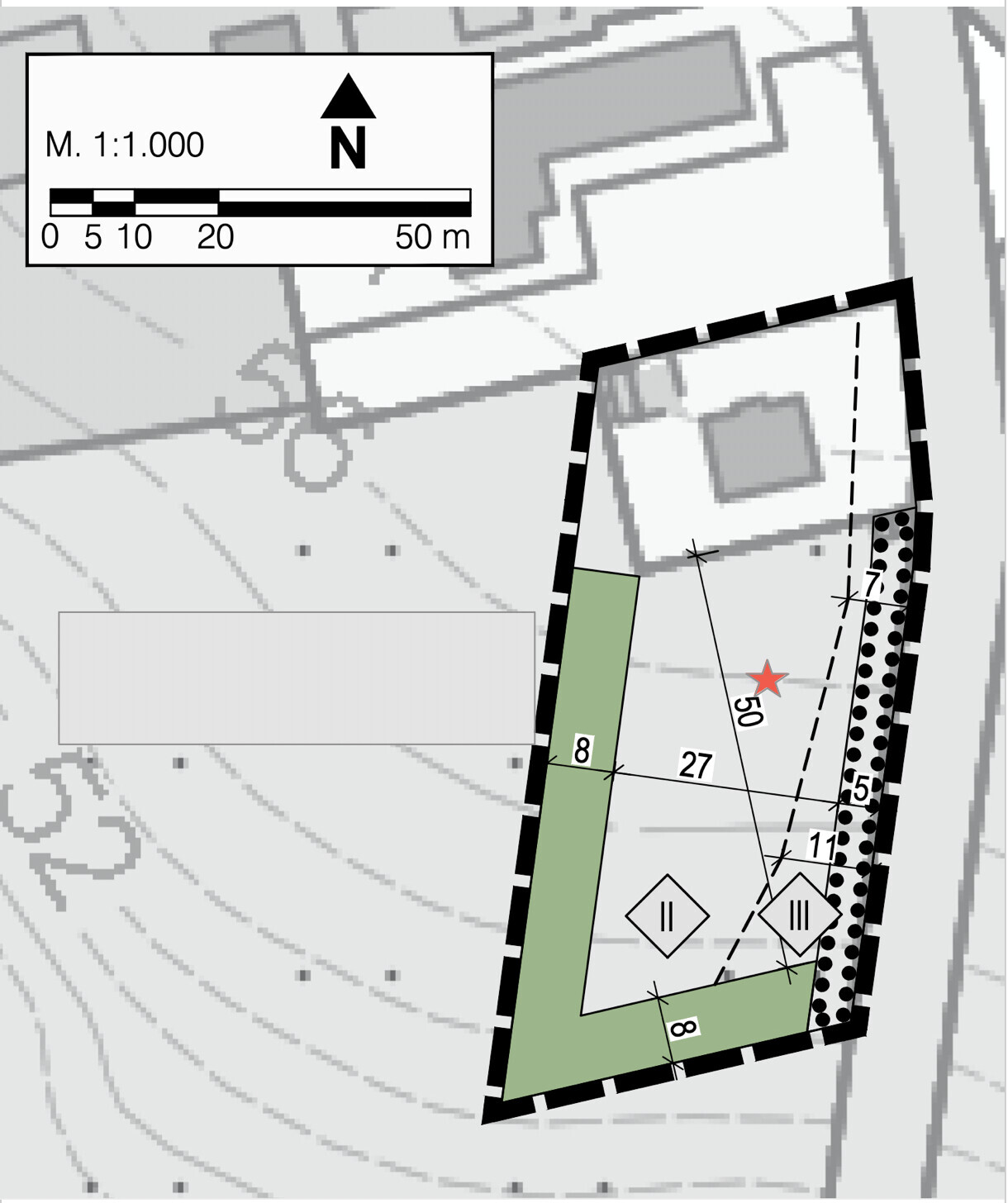 Lageplan eines Grundstücks mit grün markierter L-förmiger Fläche, Nordpfeil und Maßstab 1:1000.
