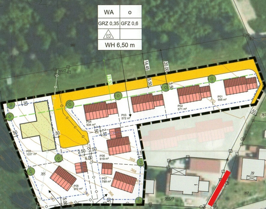 Lageplan eines Baugebiets mit Parzellen, Straßen, Gebäuden und Bäumen.