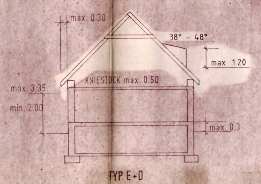 Technische Zeichnung eines Hauses mit Giebeldach, Maßangaben und Typ E+D.