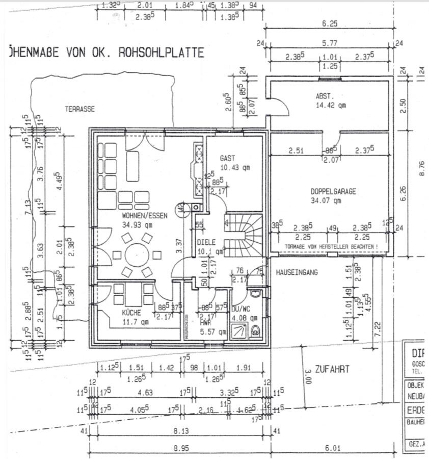 Grundriss eines Hauses: Wohnbereich, Küche, Gast, Diele, HWR, Abstellraum, Doppelgarage, Terrasse.