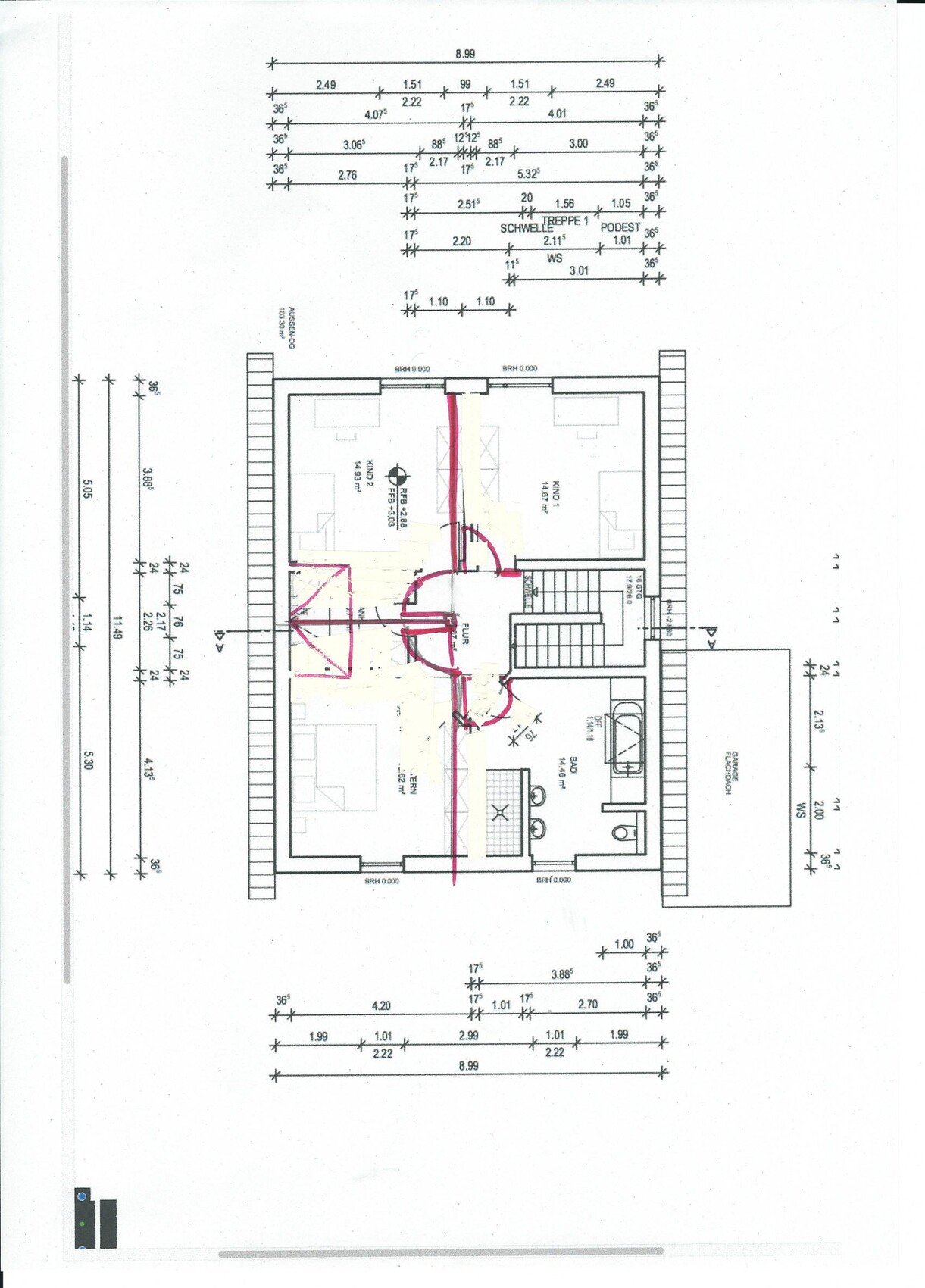 Grundriss eines Wohnhauses mit Zimmern, Treppenhaus, Bad und Küche sowie Maßangaben.