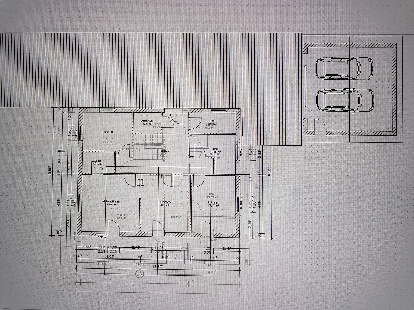 Grundriss eines Wohnhauses: Räume, Küche, Essbereich, Flur, Garage mit zwei Autos
