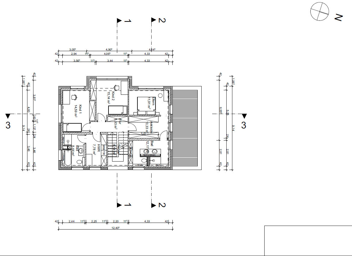 Grundriss eines Hauses: mehrere Räume (Küche, Bad, Wohn-/Schlafzimmer), Treppenhaus, Maßlinien.