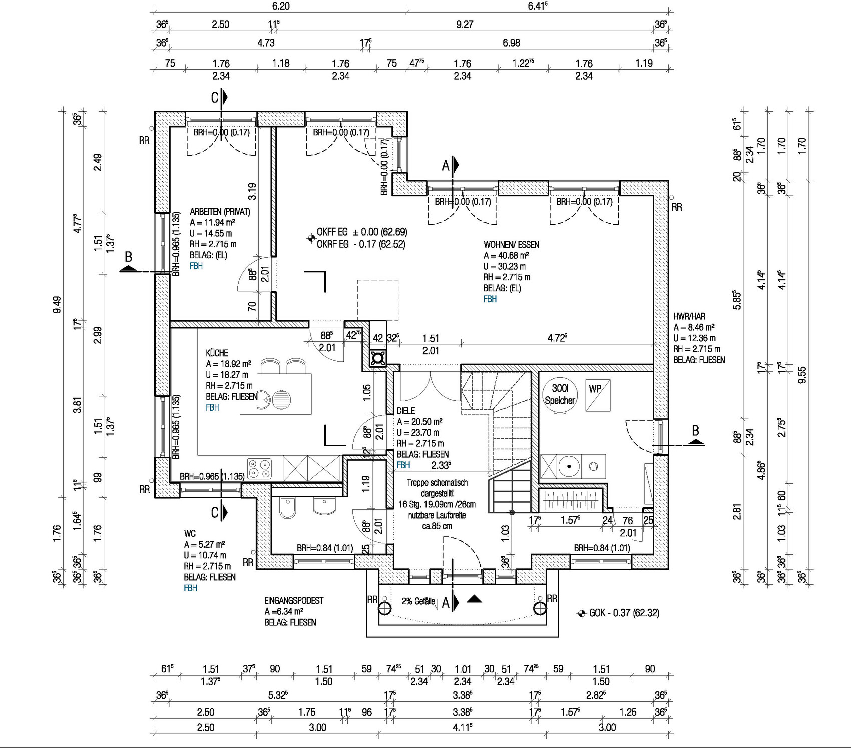 Grundriss eines Wohnhauses mit Wohnzimmer, Küche, Diele, WC und Treppe.
