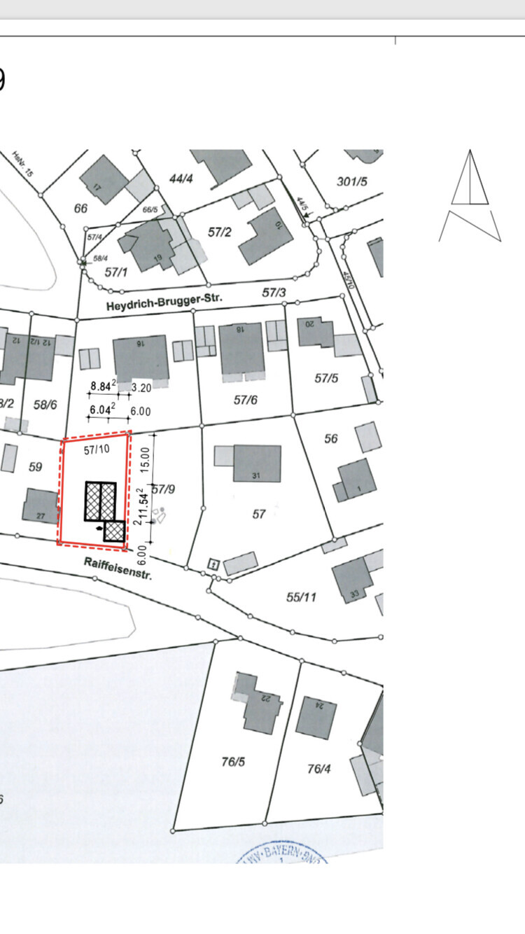 Lageplan: rote Umrandung markiert das Grundstück 57/10 mit Gebäude an der Raiffeisenstr.