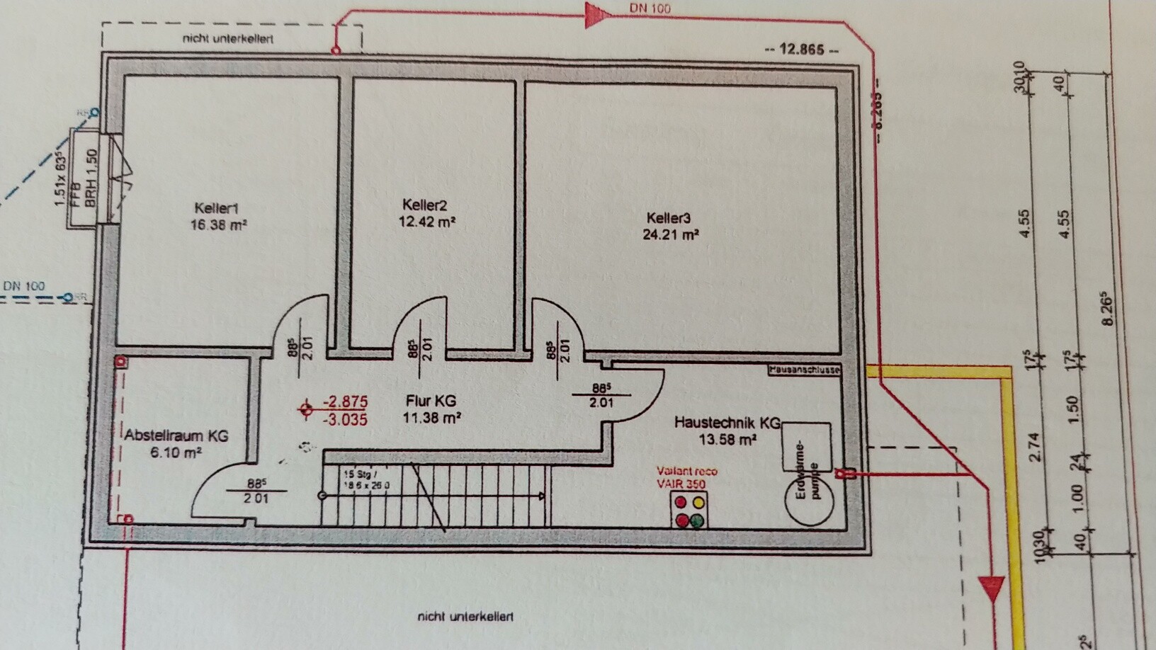 Grundriss Kellergeschoss: drei Kellerräume, Flur, Abstellraum und Haustechnik mit Maßen.