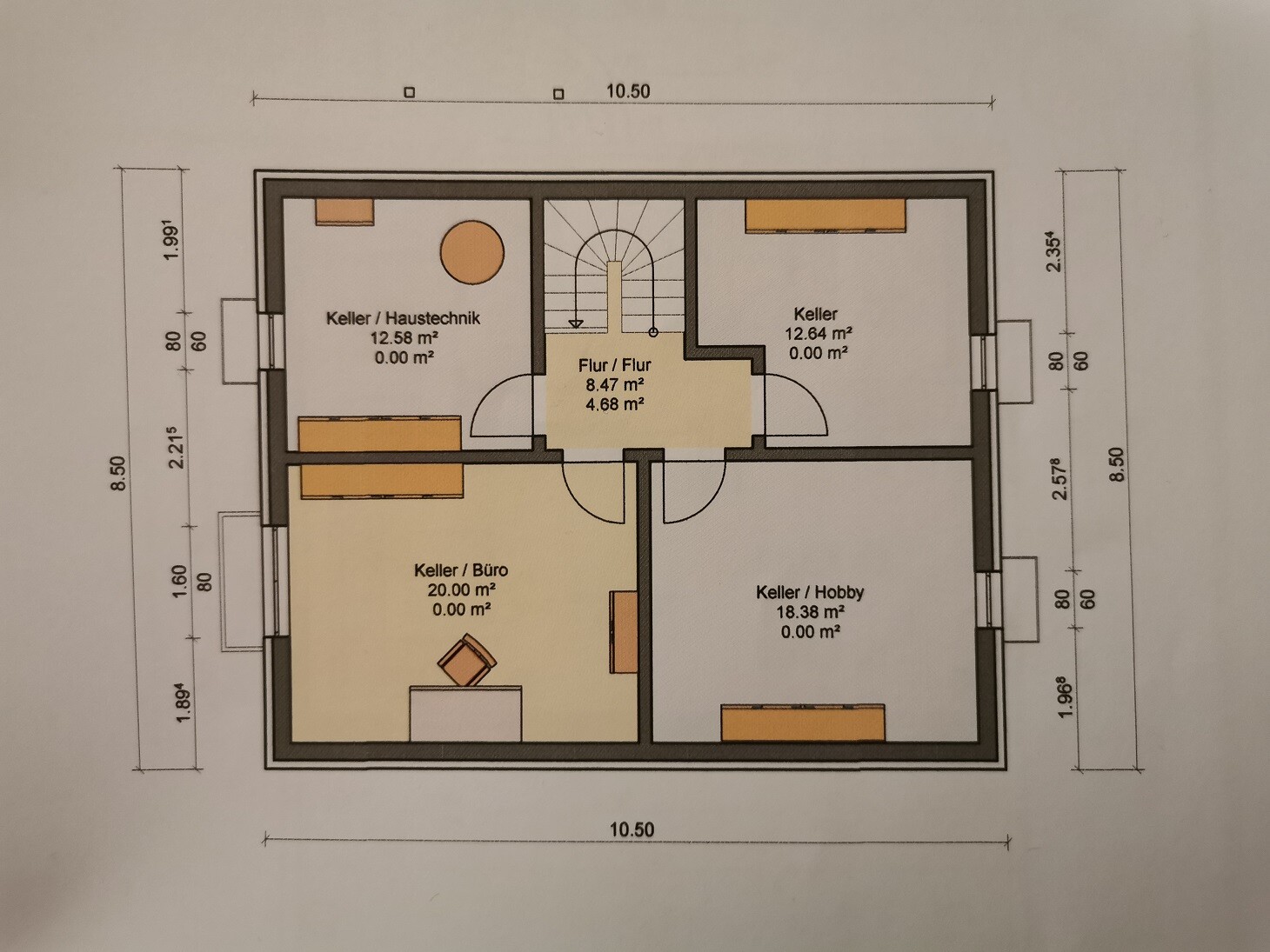 Grundriss Kellergeschoss mit Flur, Treppe, Haustechnik, Büro und Hobby.