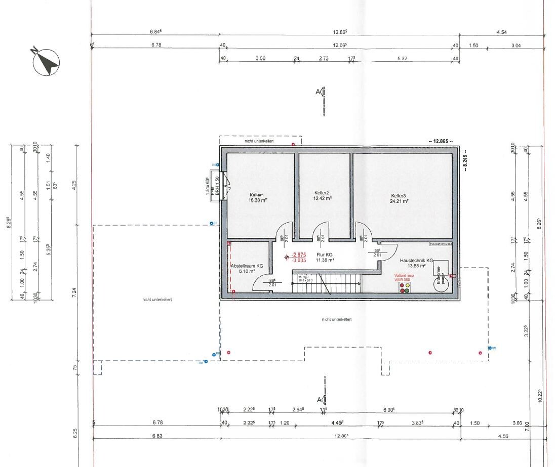 Grundriss Kellergeschoss: drei Kellerräume, Flur KG, Abstellraum KG, Haustechnik KG, Maßangaben.