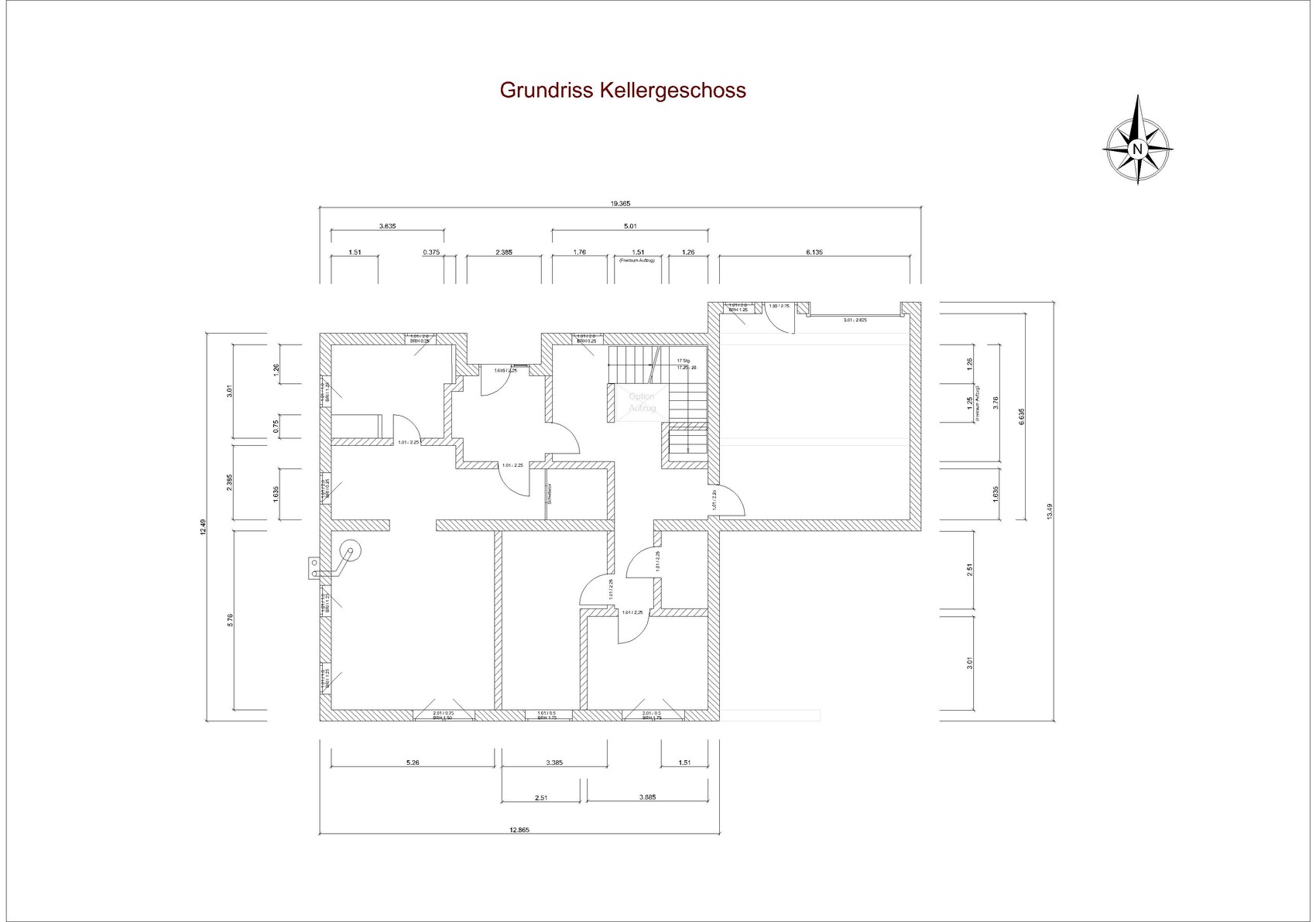 Grundriss Kellergeschoss mit Raumaufteilung, Maßlinien und Kompassrose.