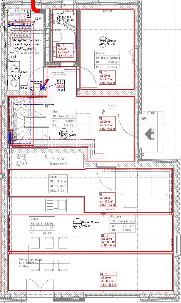 Grundriss eines Hauses mit roten Raumgrenzen, blauen Leitungen und Maßangaben