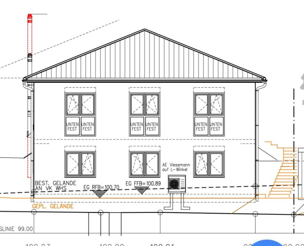 Architekturzeichnung eines zweistöckigen Hauses mit Satteldach, Fenstern und Treppenaufgang.