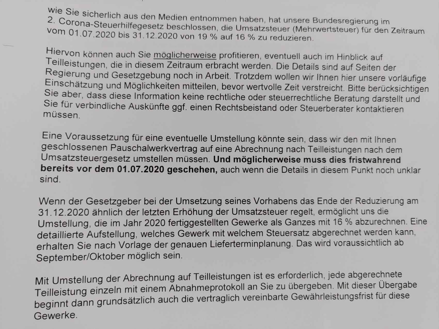 Ausdruck eines mehrzeiligen Rechts- bzw. Steuertextes mit Paragrafen und Fristangaben.